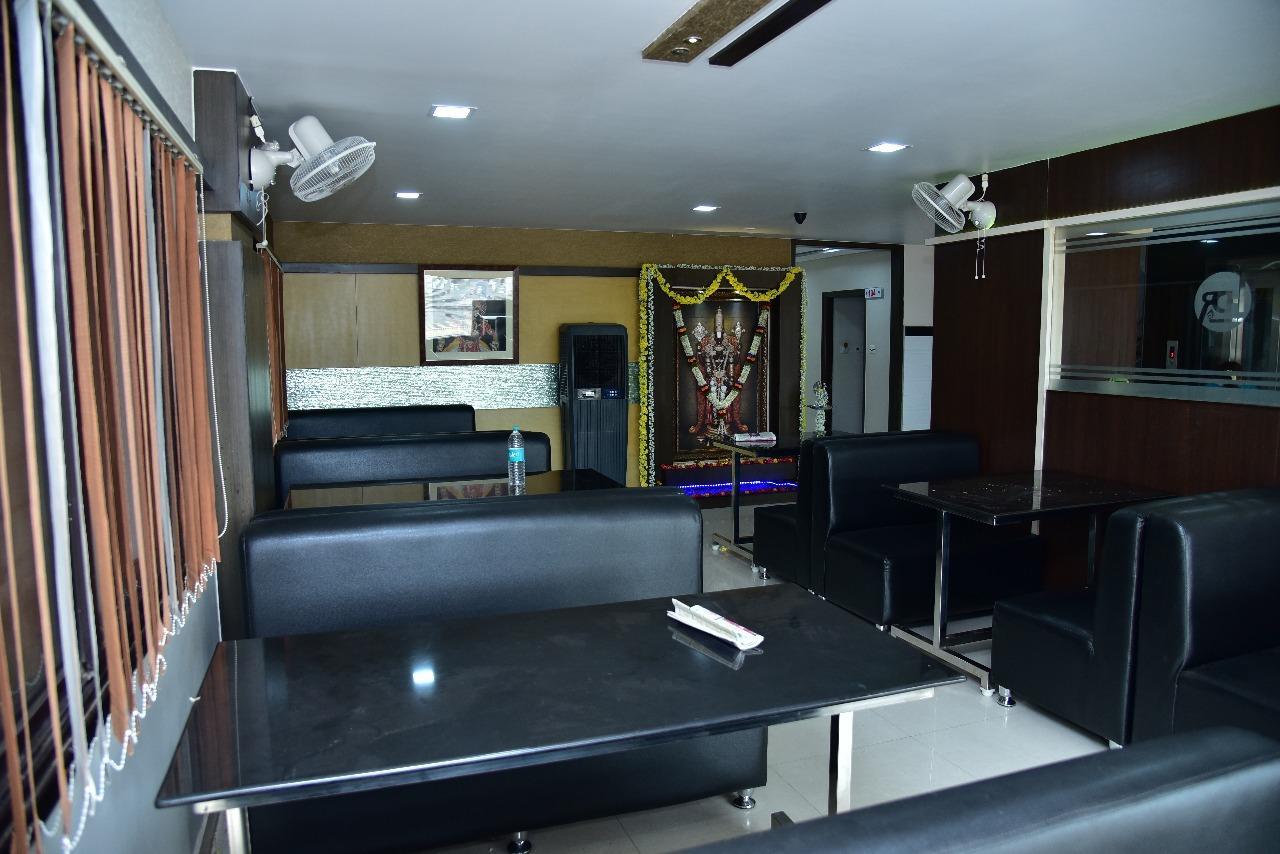 בלארי Iroomz Dwaraka Residency מראה חיצוני תמונה