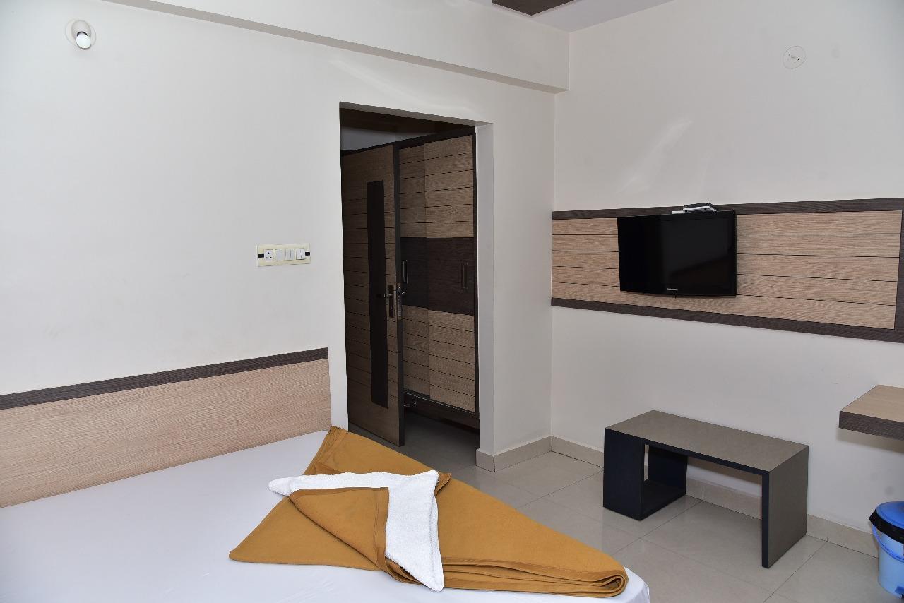 בלארי Iroomz Dwaraka Residency מראה חיצוני תמונה