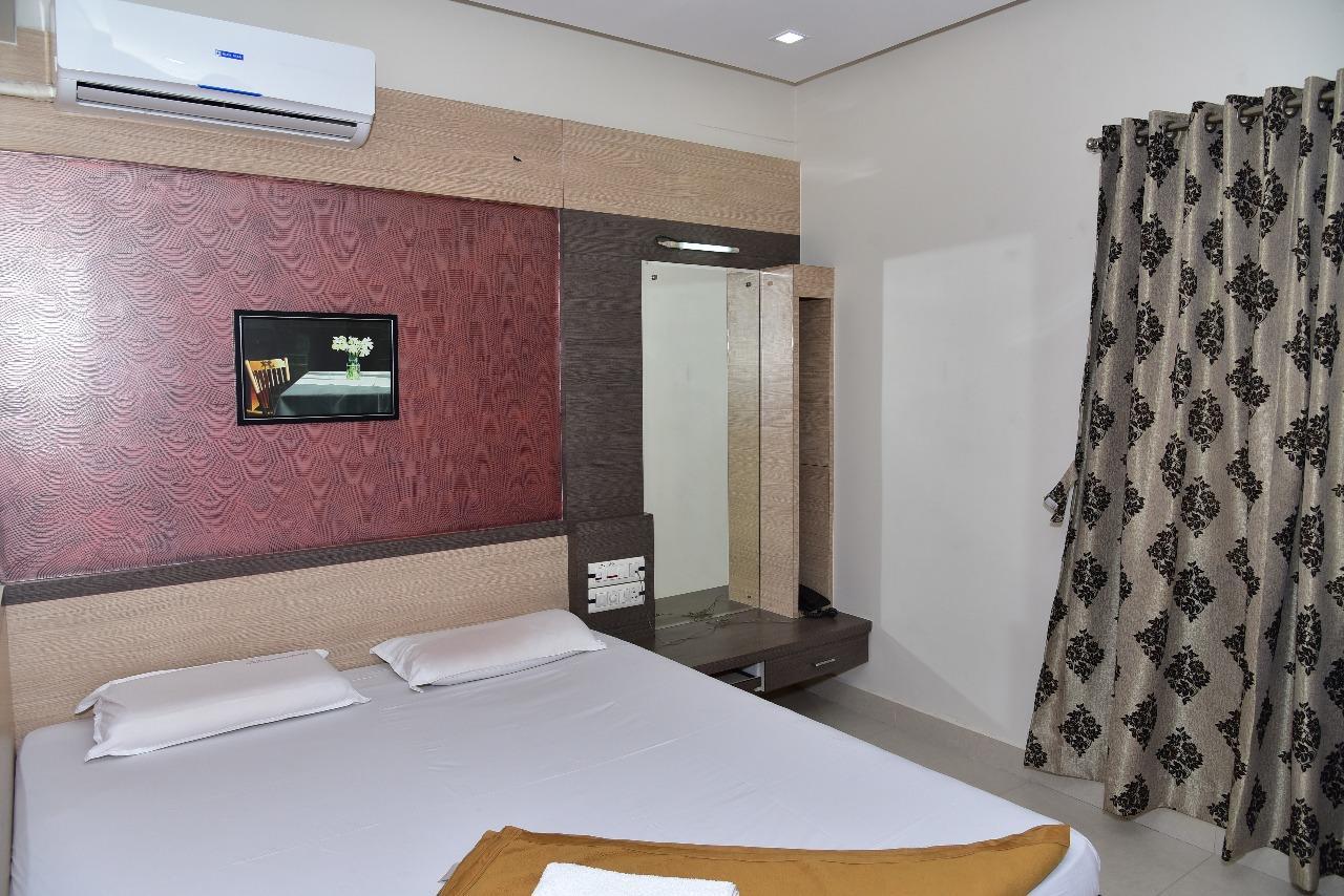 בלארי Iroomz Dwaraka Residency מראה חיצוני תמונה