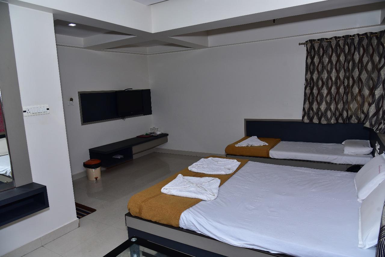 בלארי Iroomz Dwaraka Residency מראה חיצוני תמונה