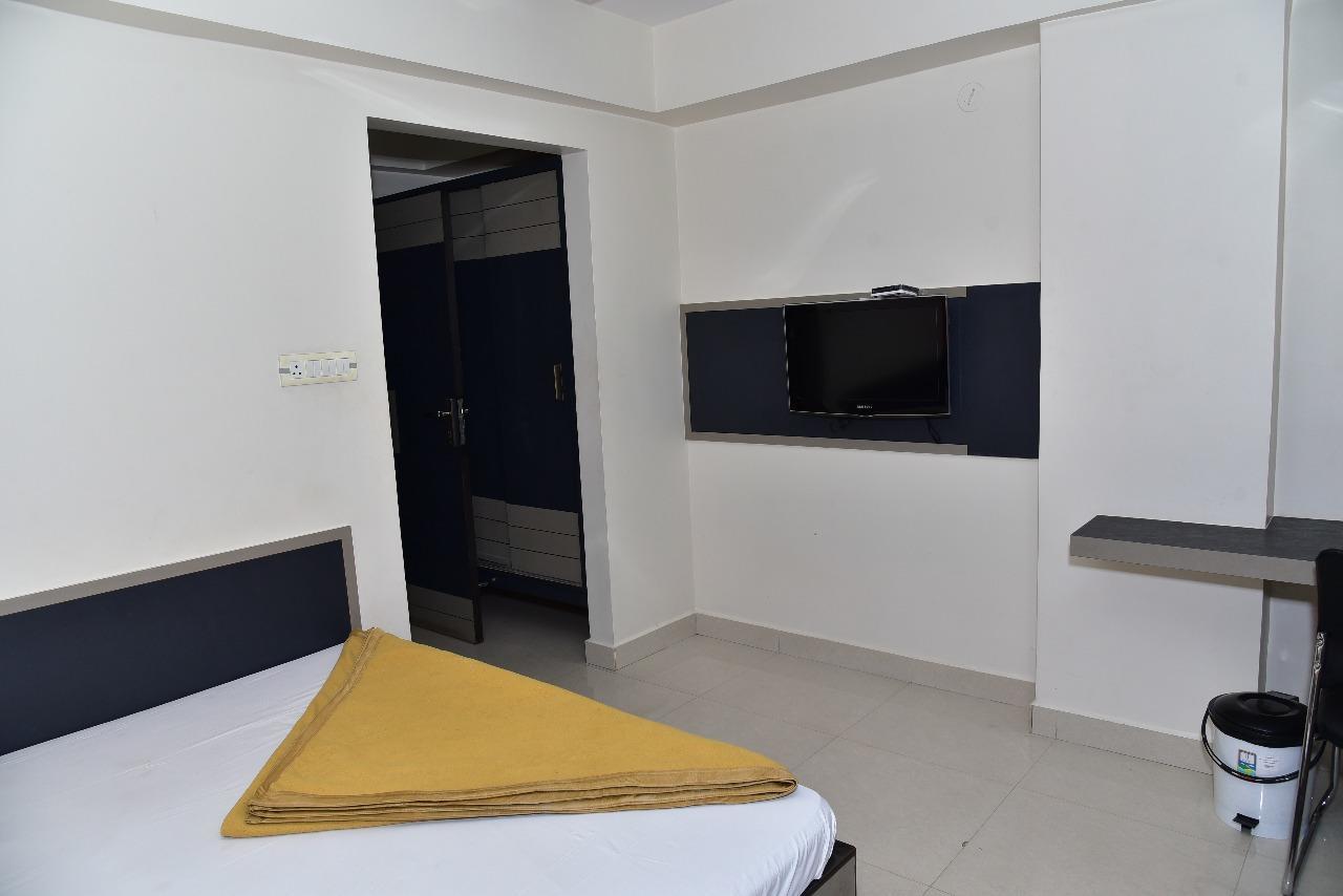 בלארי Iroomz Dwaraka Residency מראה חיצוני תמונה