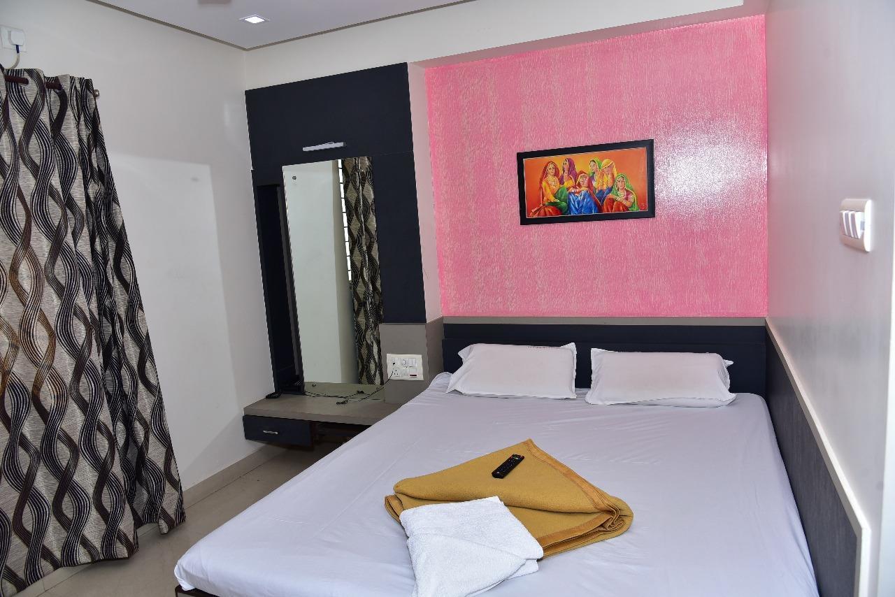 בלארי Iroomz Dwaraka Residency מראה חיצוני תמונה